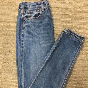 American Eagle MOM JEANS